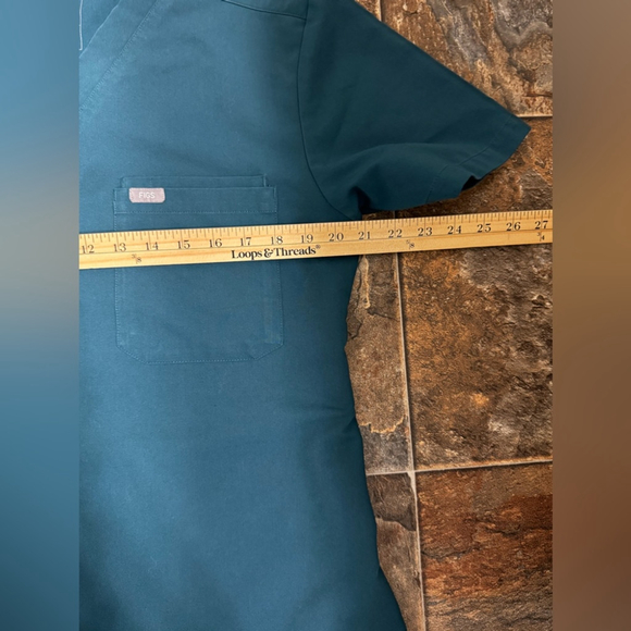 FIGS Technical Collection Scrub Set – L Top & S Joggers | Deep Teal - Picture 12 of 16